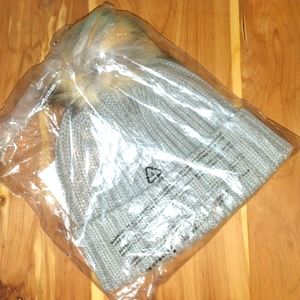 NWT Solid Grey Winter knitted Hat with fuzzy Pom Fits Adults/Teen